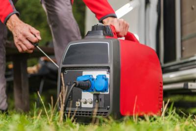 Generatorul pentru rulota: Cum protejezi TV-ul si laptopull? Ghid complet generator inverter vs. generator clasic