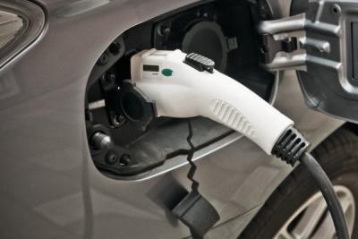 9 lucruri pe care trebuie sa le stii cand cumperi o statie pentru incarcat masina electrica 